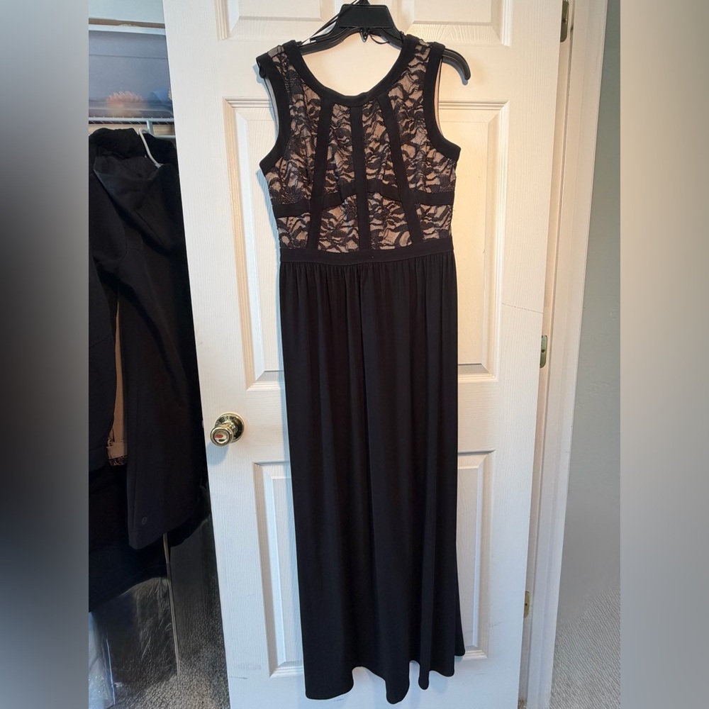Sleeveless Black Lace Bodice Maxi Dress